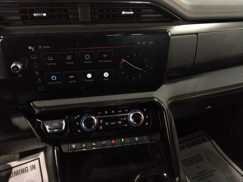 Used 2024 GMC Sierra 2500 AT4 w/ AT4 Premium Plus Package image 19