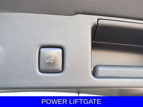 Used 2022 Ford Escape SE w/ SE Sport Appearance Package image 6