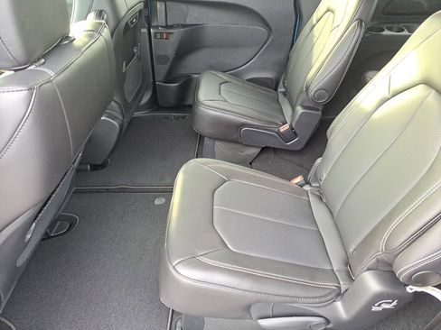 New 2026 Chrysler Pacifica Select w/ S Appearance Package image 14