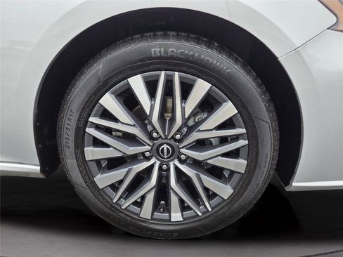 Used 2023 Nissan Altima 2.5 SV FWD image 34
