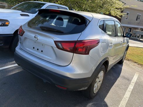 Used 2019 Nissan Rogue Sport S image 3