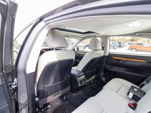 Used 2013 Lexus ES 300h image 40