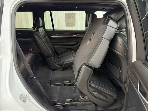 Used 2024 Jeep Grand Cherokee L Limited w/ Luxury Tech Group II image 19