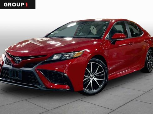 Used 2023 Toyota Camry SE w/ Cold Weather Package AWD/4WD image 1