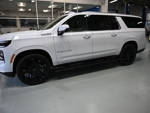New 2026 Chevrolet Suburban High Country AWD/4WD image 9