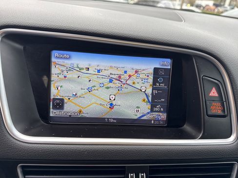 Used 2017 Audi Q5 2.0T Premium Plus w/ Technology Package image 4