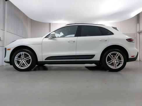 Certified 2023 Porsche Macan AWD/4WD image 2