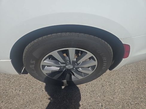 Used 2020 Chrysler Pacifica Touring-L Plus FWD image 5