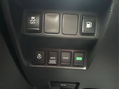 Used 2020 Nissan Rogue SV image 22