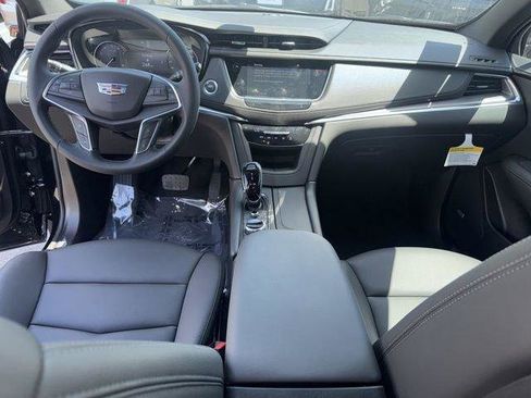 New 2025 Cadillac XT5 Luxury image 16