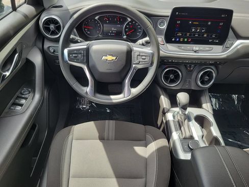 Used 2025 Chevrolet Blazer LT FWD image 18