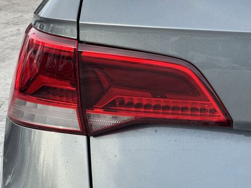 Used 2023 Volkswagen Taos SE w/ Panoramic Sunroof Package image 11