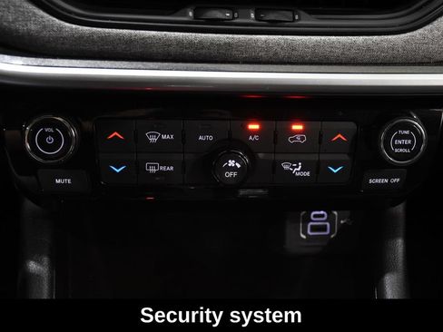 Used 2025 Jeep Compass Latitude w/ Sun & Sound Group AWD/4WD image 22