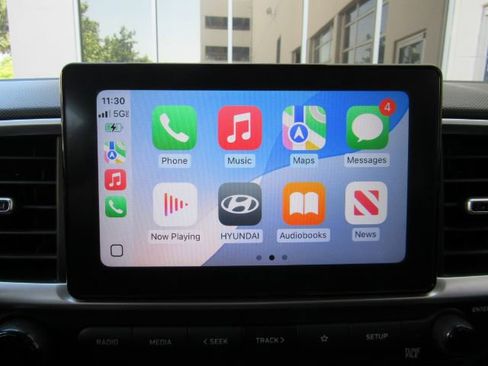 Used 2022 Hyundai Venue SEL image 11