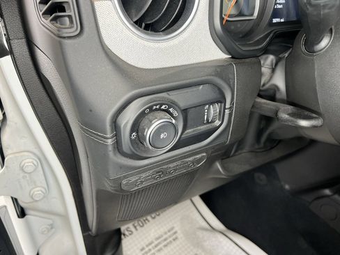 Used 2024 Jeep Wrangler Sahara image 14