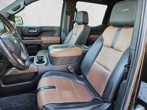 Used 2019 Chevrolet Silverado 1500 High Country w/ Technology Package image 17