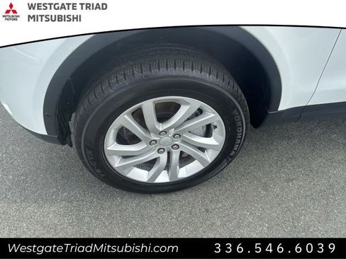 Used 2019 Land Rover Discovery HSE image 4