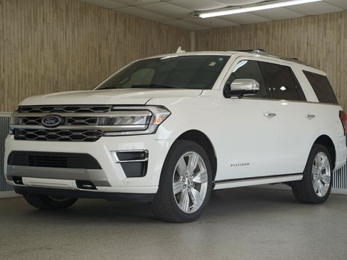 Used 2023 Ford Expedition Platinum AWD/4WD image 4