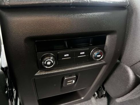 Certified 2023 Chevrolet Traverse LT FWD image 14
