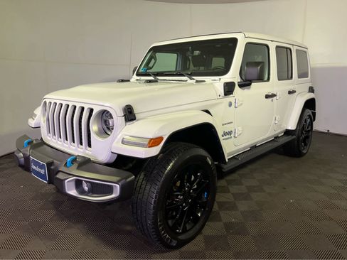 Used 2022 Jeep Wrangler Unlimited Sahara w/ Cold Weather Group image 3