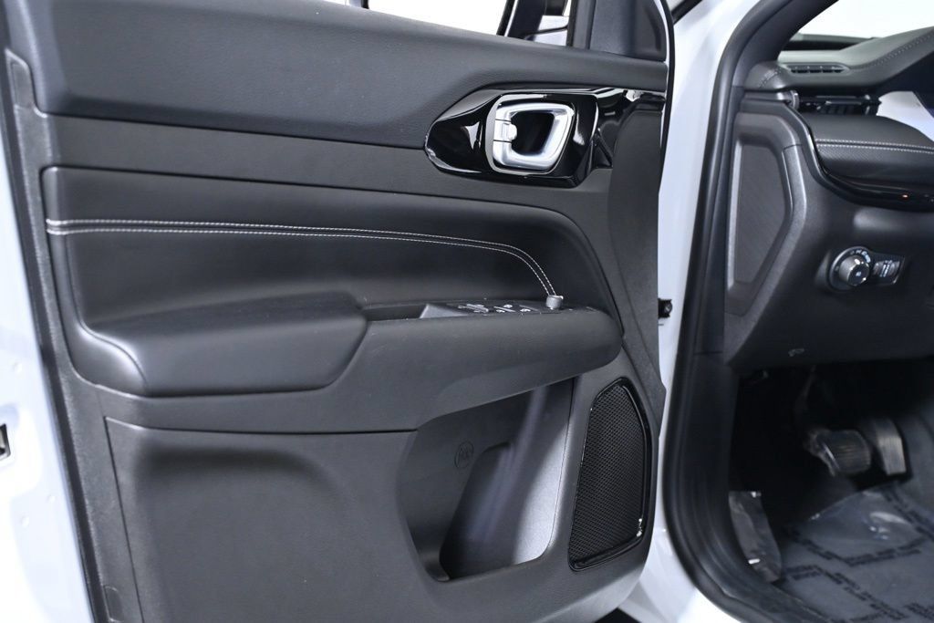 Used 2022 Jeep Compass Latitude FWD image 30
