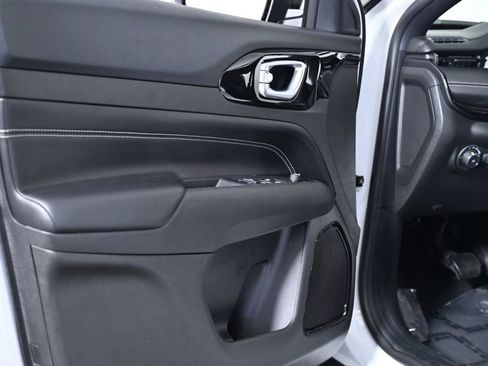 Used 2022 Jeep Compass Latitude FWD image 30