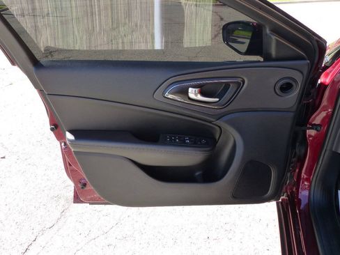 Used 2016 Chrysler 200 S FWD image 19