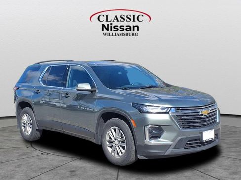 Used 2023 Chevrolet Traverse LT image 1