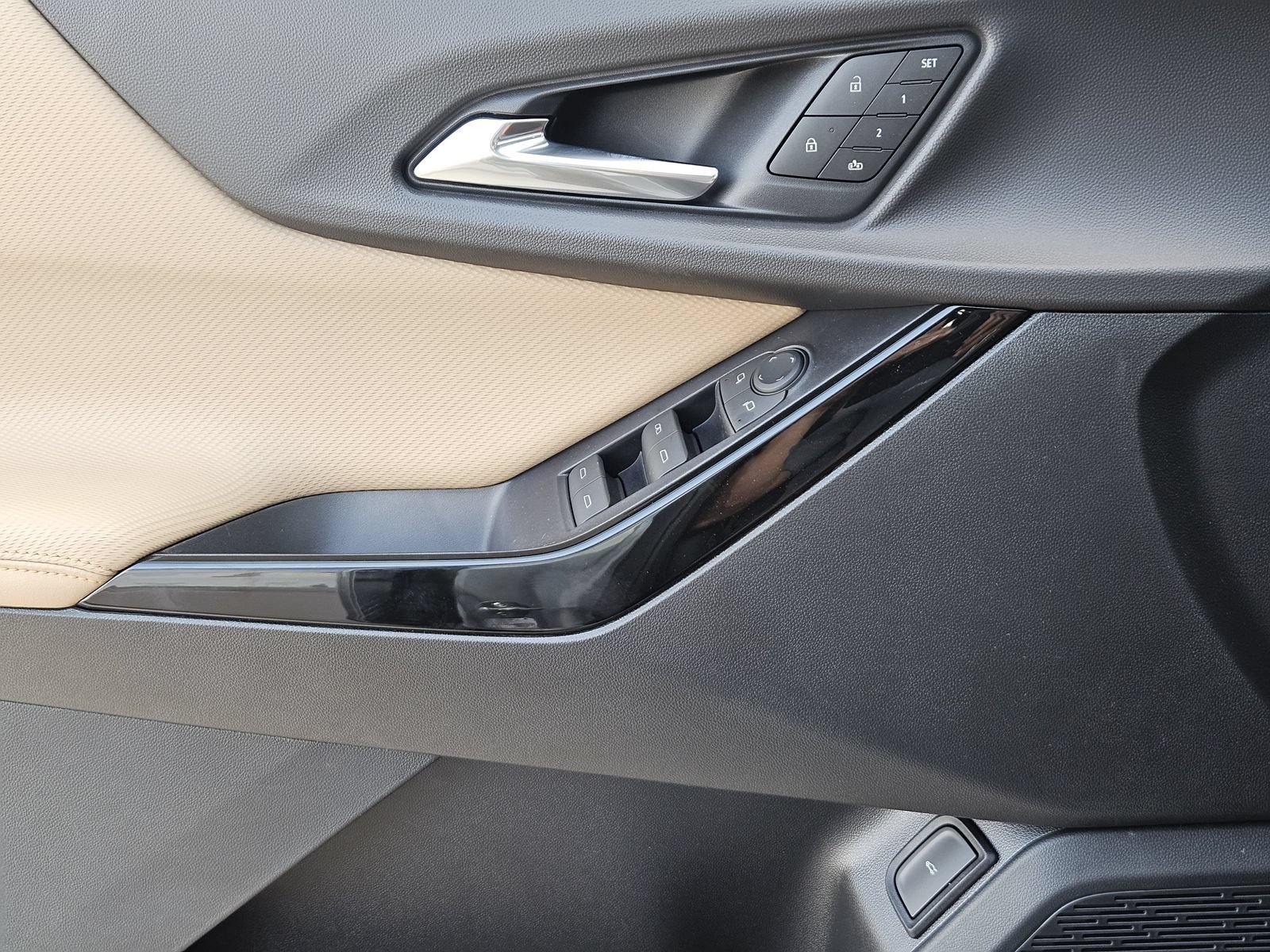 New 2027 Chevrolet Equinox ACTIV w/ Convenience Package III FWD image 24