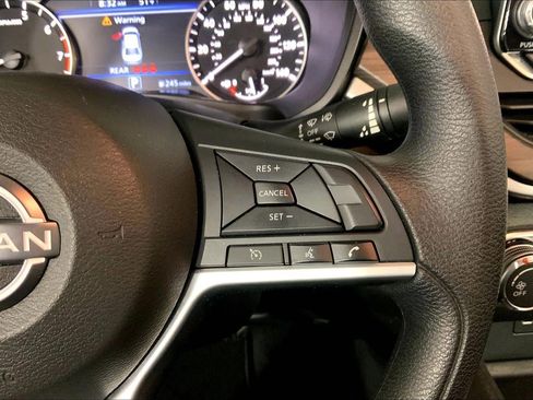 Used 2025 Nissan Altima 2.5 SV FWD image 19