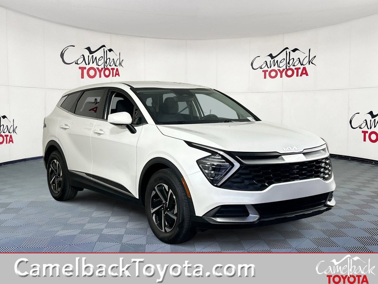 Used 2025 Kia Sportage LX FWD image 1