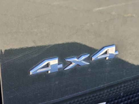 Used 2011 Jeep Liberty Sport image 11