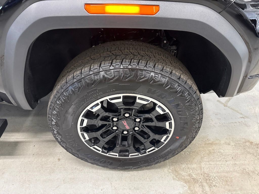 New 2026 GMC Canyon AT4 w/ Technology Plus Package AWD/4WD image 4
