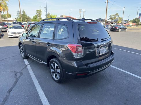 Used 2017 Subaru Forester 2.5i w/ Alloy Wheel Package AWD/4WD image 5