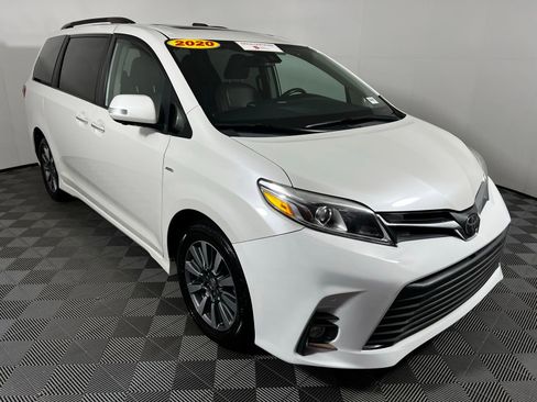 Certified 2020 Toyota Sienna Limited Premium image 3