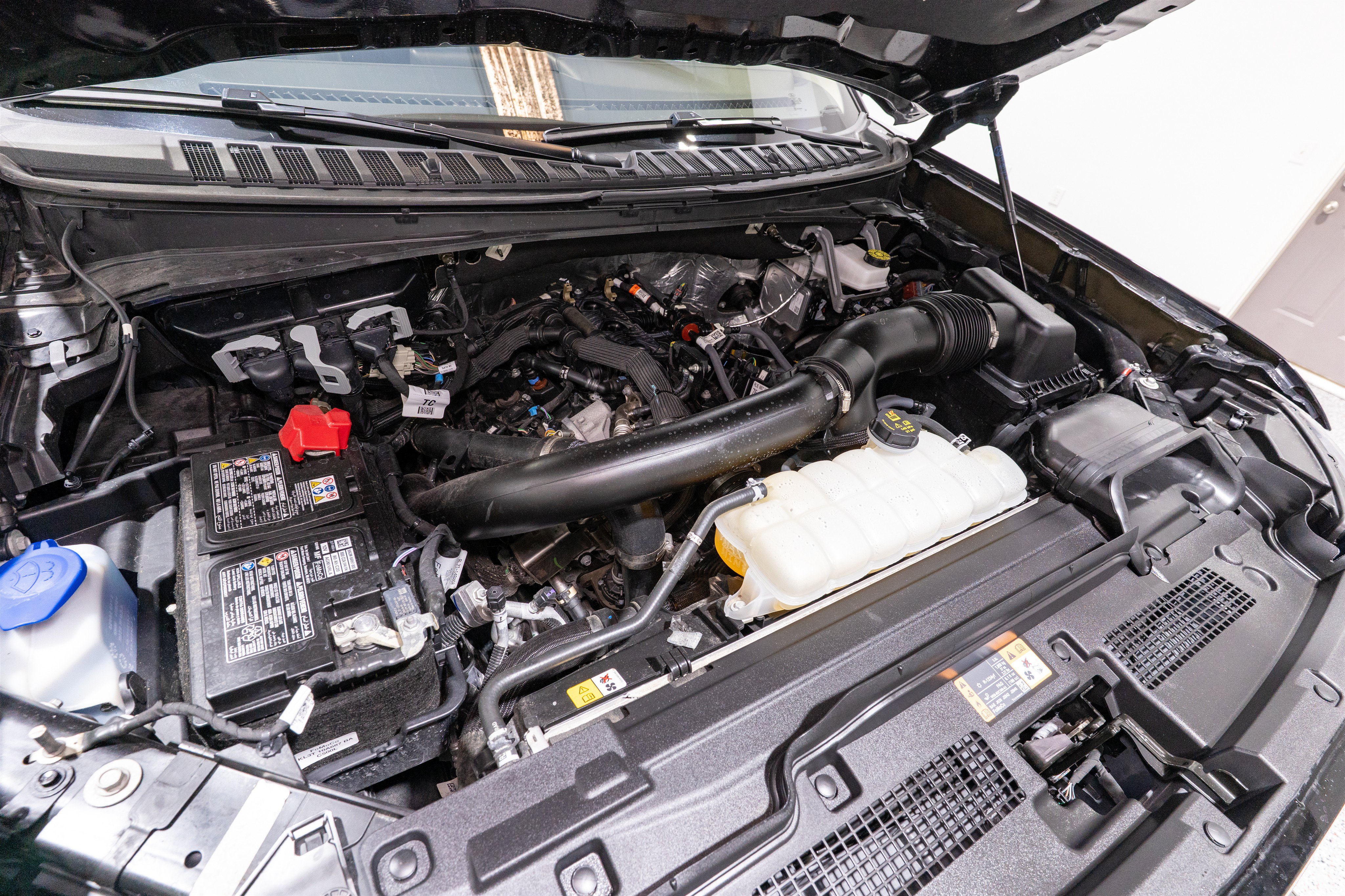 Used 2025 Ford Expedition Active AWD/4WD image 37