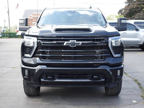 Used 2024 Chevrolet Silverado 2500 LT w/ Midnight Edition AWD/4WD image 5