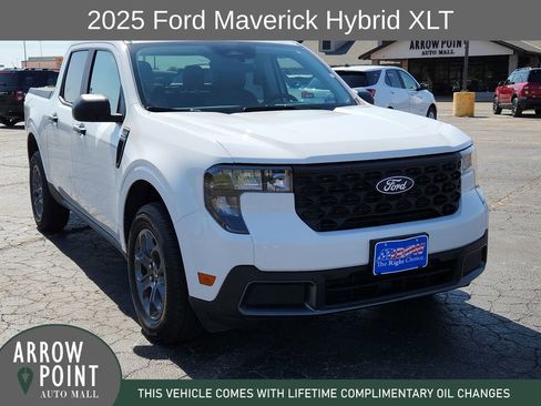 Used 2025 Ford Maverick XLT image 2