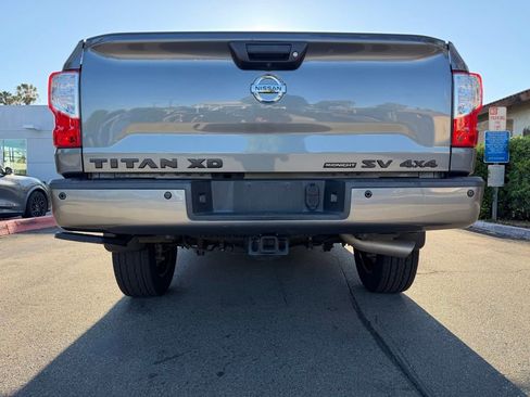 Used 2018 Nissan Titan SV w/ SV Convenience Package image 16