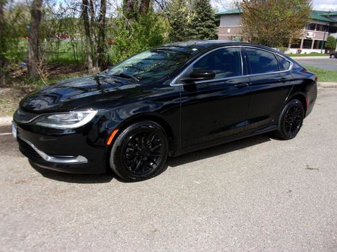 Used 2016 Chrysler 200 Limited FWD image 1