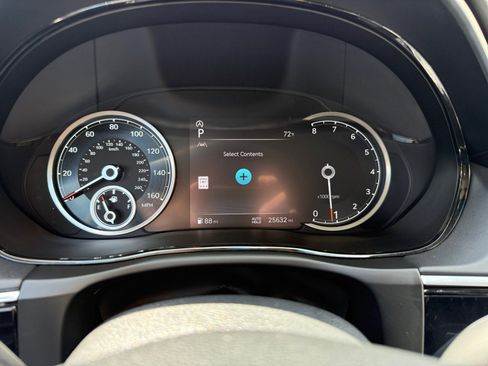 Used 2025 Genesis GV70 2.5T AWD/4WD image 11