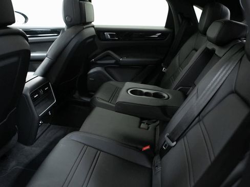 Certified 2022 Porsche Cayenne Coupe image 29