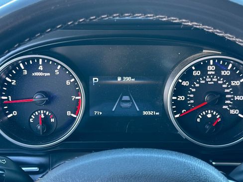 Used 2023 Kia Carnival LX FWD image 26