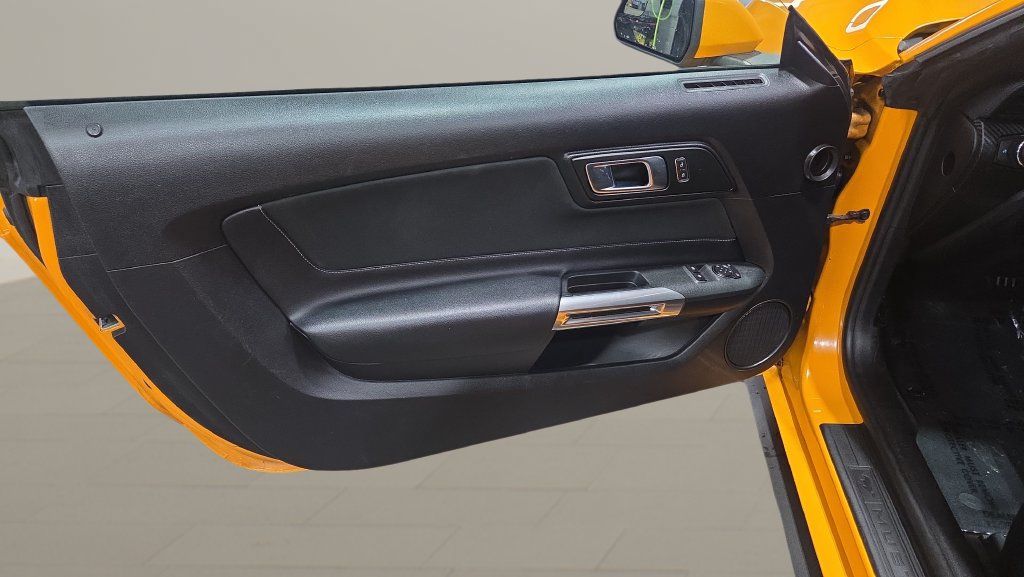 Used 2018 Ford Mustang Coupe RWD image 7