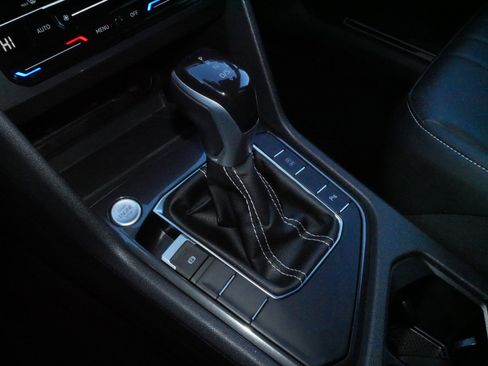 Used 2023 Volkswagen Tiguan SE R-Line image 25