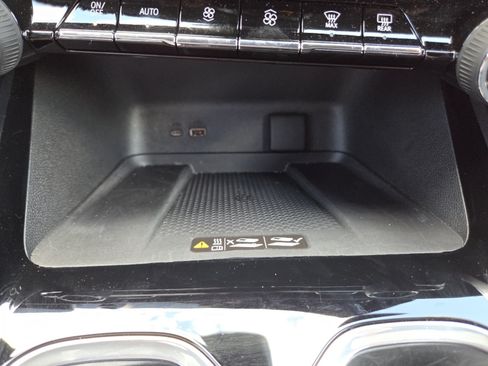 Used 2024 Chevrolet Traverse Z71 w/ Enhanced Driving Package AWD/4WD image 10