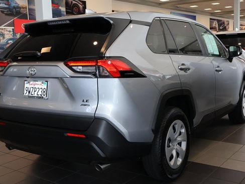Used 2025 Toyota RAV4 LE AWD/4WD image 4