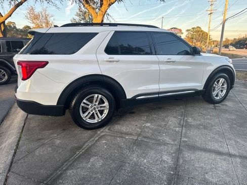 Used 2021 Ford Explorer XLT w/ Equipment Group 202A image 7