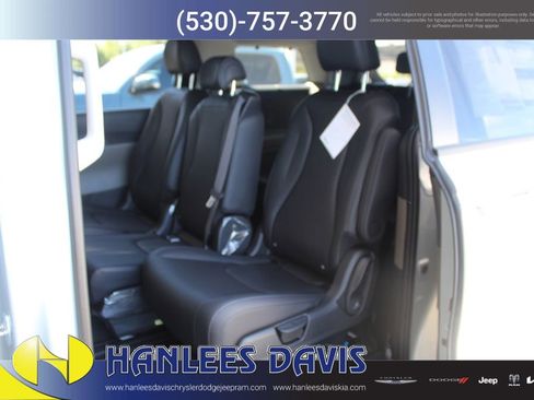 New 2026 Kia Carnival EX image 15