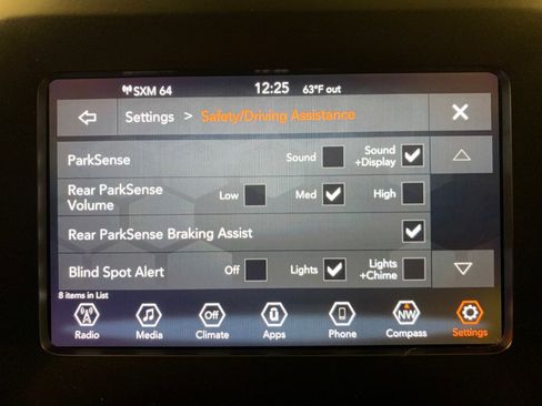 Used 2019 Jeep Cherokee Latitude Plus AWD/4WD image 34